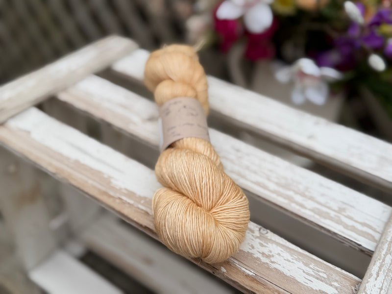 Keld Fingering in Linen (Dyelot 210526)