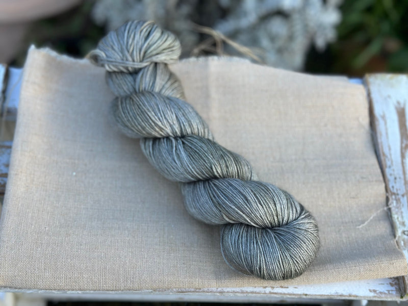 Titus 4ply in Autumn Fog (Dyelot 030226)