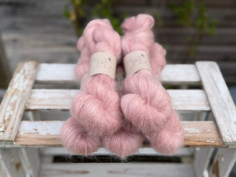 Eldwick Lace in Rambling Rose (Dyelot )