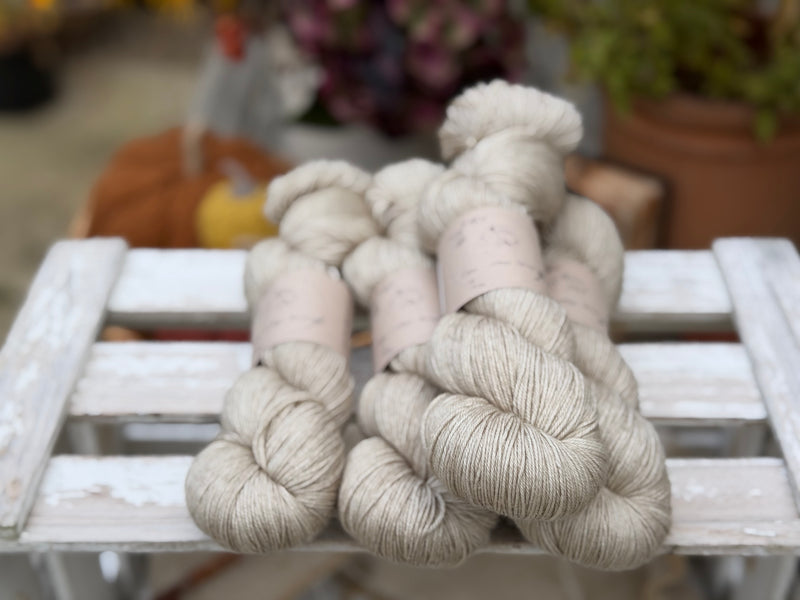 Titus 4ply in Stone (Dyelot 080926)