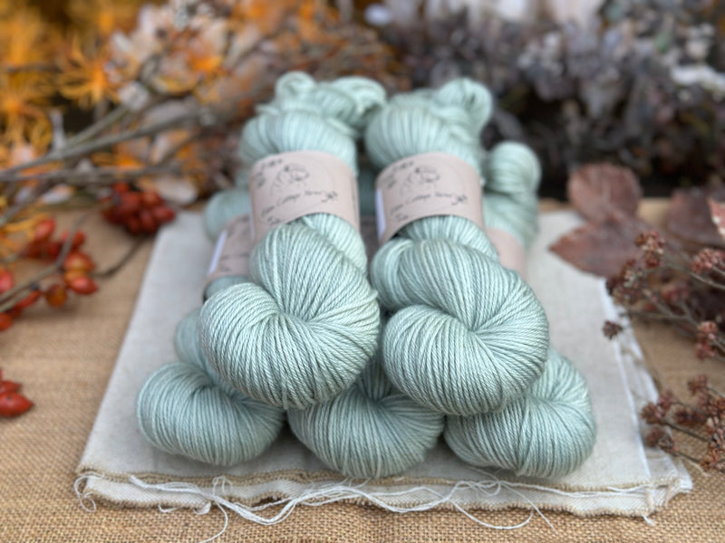 Oakworth DK in Silver Birch (Dyelot 271125)