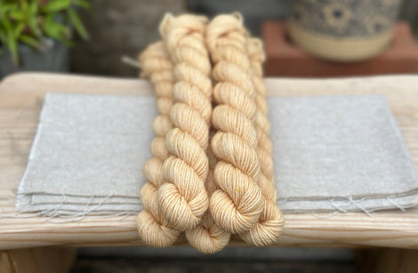 Tempo 4ply 20g Mini Skein in Sand (Dyelot 070524)