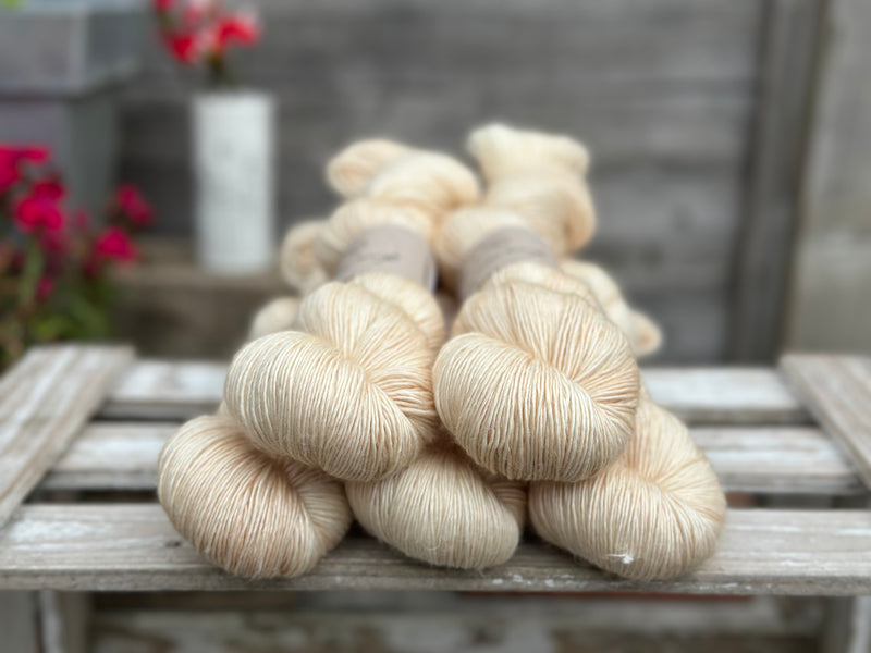 Keld Fingering in Linen (Dyelot 290525)