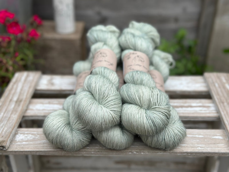 Keld Fingering in Silver Birch (Dyelot 290525)