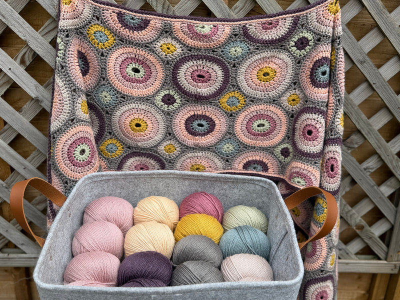 Magic Circles crocheted scarf yarn pack - Buttermilk & Black Tulip