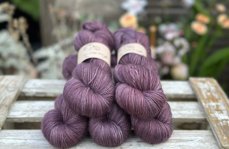 Carlisle Fingering in Elderberry (Dyelot 120925)