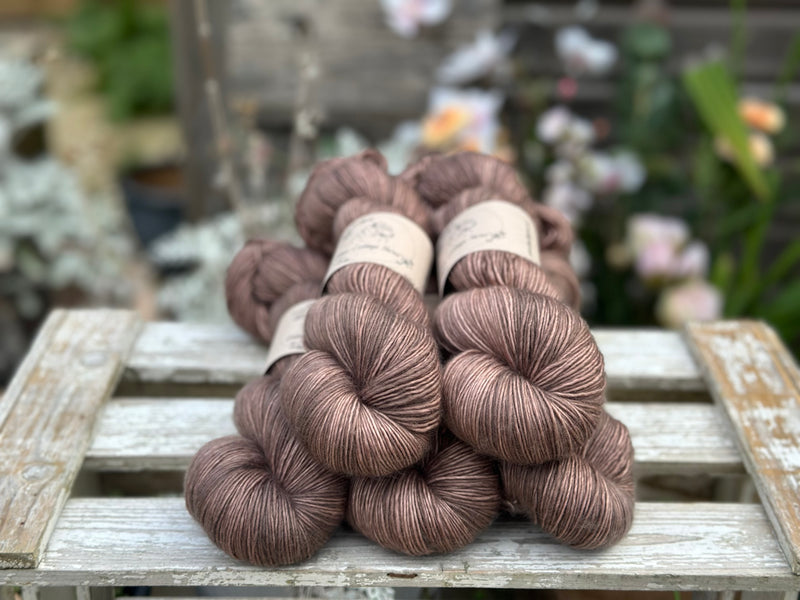 Carlisle Fingering in Clay (Dyelot 120925)