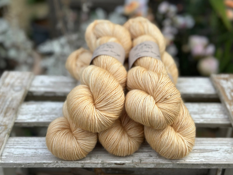 Carlisle Fingering in Whispering Grass (Dyelot 120925)