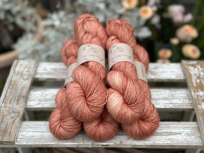 Carlisle Fingering in Stonechat (Dyelot 120925)