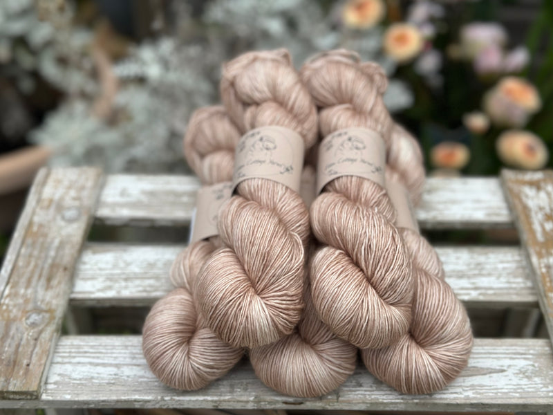 Carlisle Fingering in Driftwood (Dyelot 120925)