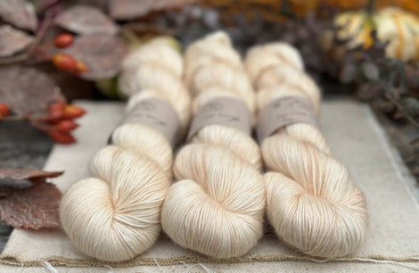 Coniston Fingering in Linen (Dyelot 250925)