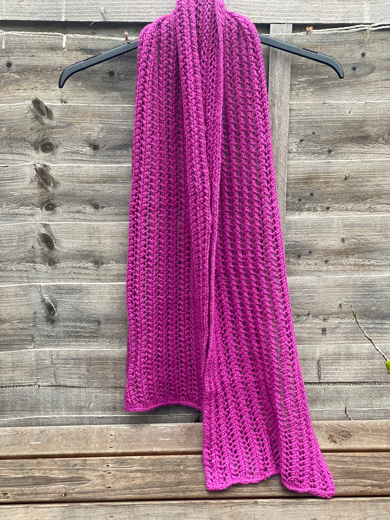 Handknitted scarf in baby alpaca