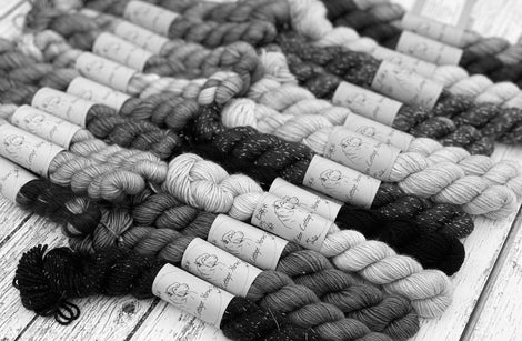 Glad Tidings lucky dip mini skein yarn pack (16 x 20g)