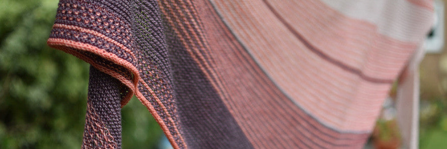 Drachenfels: a three colour shawl