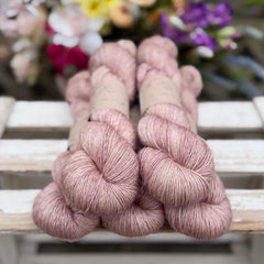 Keld Fingering in Smoky Taupe (Dyelot 020826)