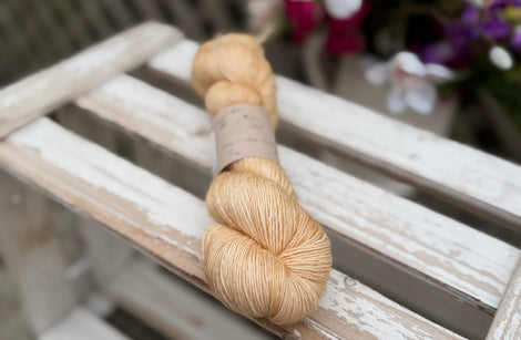 Keld Fingering in Linen (Dyelot 210526)