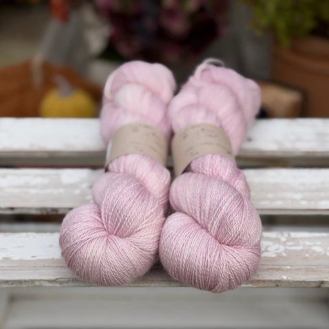 Titus Lace in Antique Rose (Dyelot 230926)