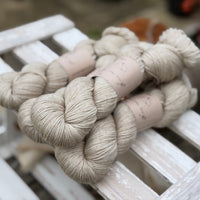Titus 4ply in Stone (Dyelot 080926)