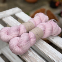 Titus Lace in Antique Rose (Dyelot 230926)