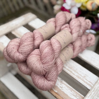 Keld Fingering in Smoky Taupe (Dyelot 020826)