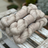 Titus 4ply in Stone (Dyelot 120325)