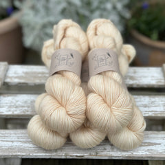 Coniston Fingering in Linen (Dyelot 130525)