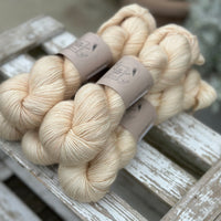 Coniston Fingering in Linen (Dyelot 130525)