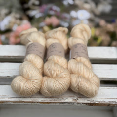 Coniston Fingering in Linen (Dyelot 090226)