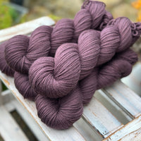 Brimham DK in Black Magic Rose (dyelot 161225)