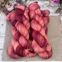 Titus 4ply in Lilies (Dyelot 070526)