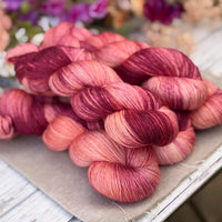 Titus 4ply in Lilies (Dyelot 070526)