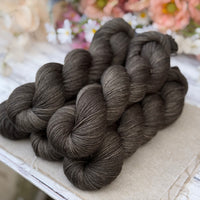 Titus 4ply in Jackdaw (Dyelot 070526)