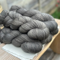 Brimham Bio Fingering in Charcoal (Dyelot 140525)