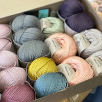 Magic Circles crocheted scarf by Jane Crowfoot: original palette yarn pack