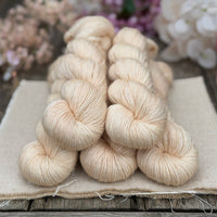 Keld Fingering in Linen (Dyelot 210526)