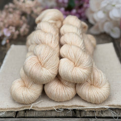 Keld Fingering in Linen (Dyelot 210526)