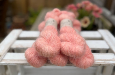 Eldwick Lace in Apricot Tulip (Dyelot 180626)