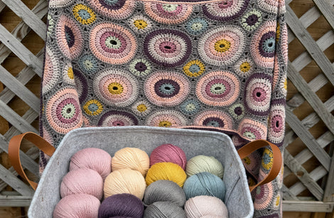 Magic Circles crocheted scarf yarn pack - Buttermilk & Black Tulip