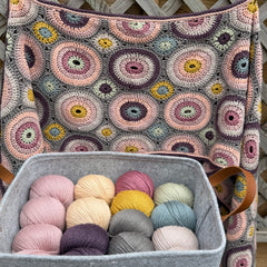 Magic Circles crocheted scarf yarn pack - Buttermilk & Black Tulip