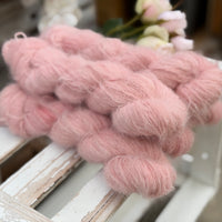 Lowther Lace in Rambling Rose (Dyelot 150726)
