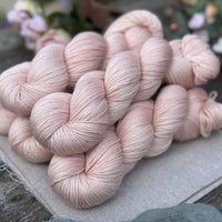 Titus 4ply in Stonecrop (Dyelot 220725)