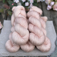 Titus 4ply in Stonecrop (Dyelot 220725)