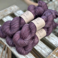 Carlisle Fingering in Elderberry (Dyelot 120925)
