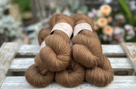 Carlisle Fingering in Chestnut (Dyelot 120925)