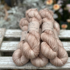 Carlisle Fingering in Driftwood (Dyelot 120925)