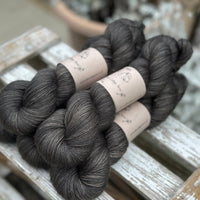 Carlisle Fingering in Charcoal (Dyelot 120925)