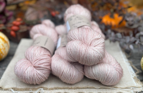 Silverdale DK in Stonecrop (Dyelot 220925)