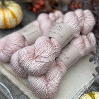Silverdale DK in Stonecrop (Dyelot 220925)