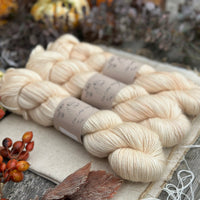 Coniston Fingering in Linen (Dyelot 250925)