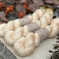 Coniston Fingering in Linen (Dyelot 250925)